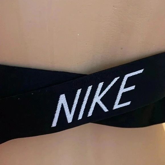 Nike athletic top - Picture 6 of 8